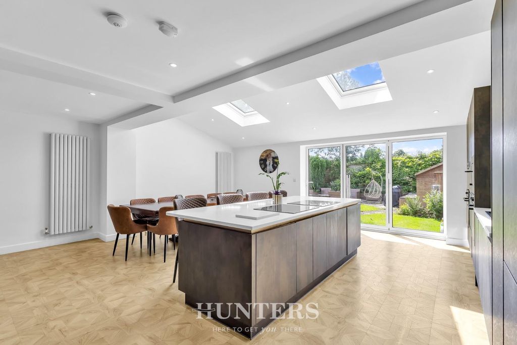 Property photo 2 of 31 Mainway (43).Jpg