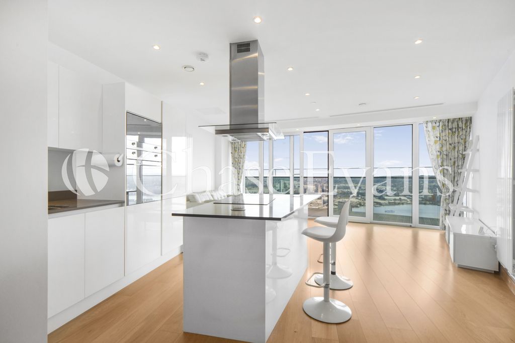 Property photo 3 of 20 Arena Tower, Crossha