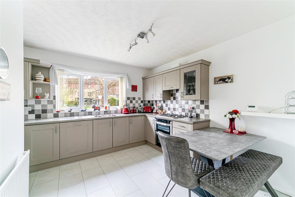 Property photo 3 of 18 Kitchen/Breakfast Room
