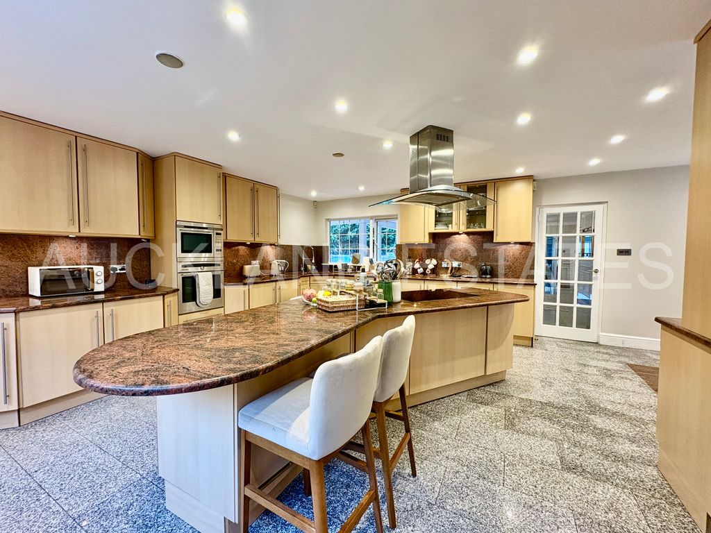 Additional image 14 of 5 bed detached house for saleFoxes Lane, Brookmans Park AL9