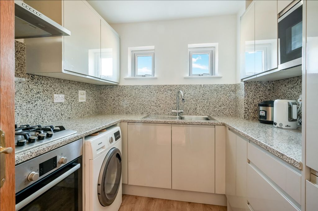 Property photo 2 of 12 Image