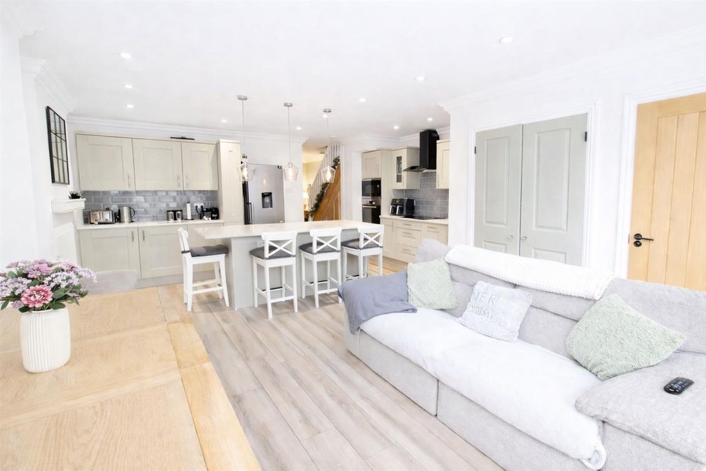 Property photo 1 of 20 Kit.Jpg