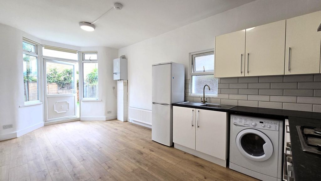 Property photo 1 of 5 Kitchen.Jpg