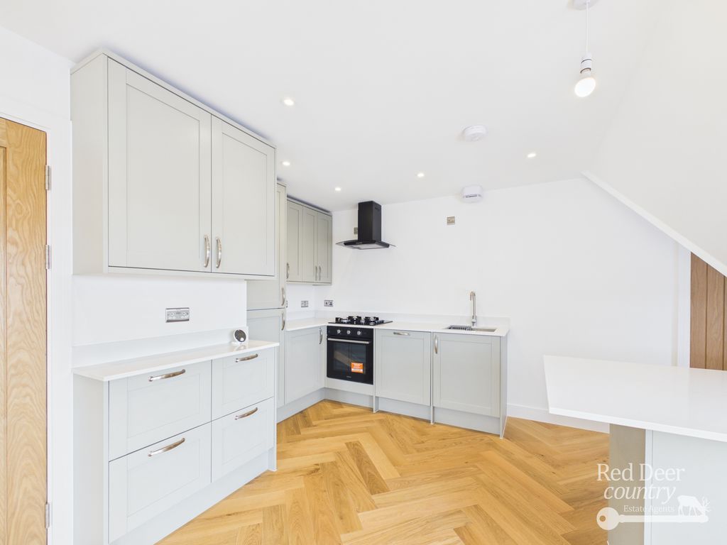 Property photo 3 of 16 Kitchen