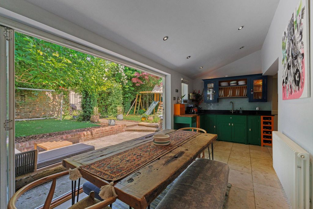 Property photo 2 of 18 Image