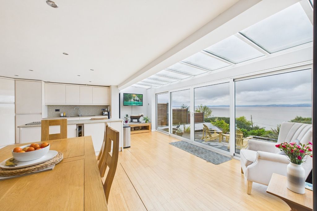 Property photo 2 of 40 Kitchen/Dining Room