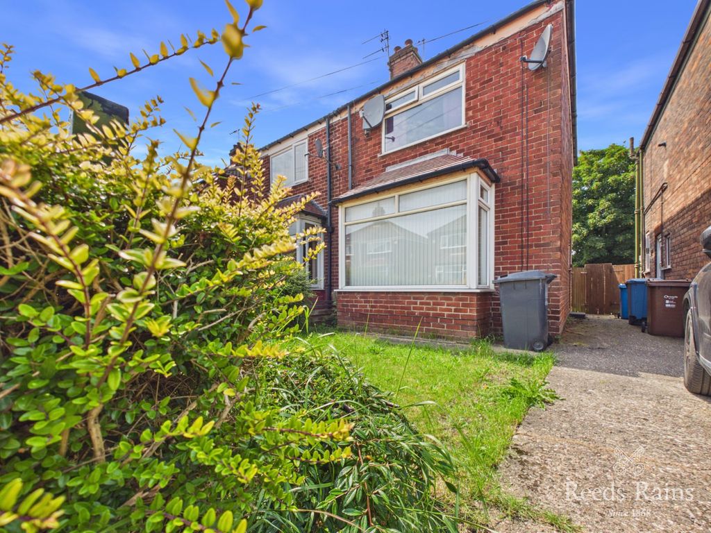Property photo 1 of 11 Front Garden