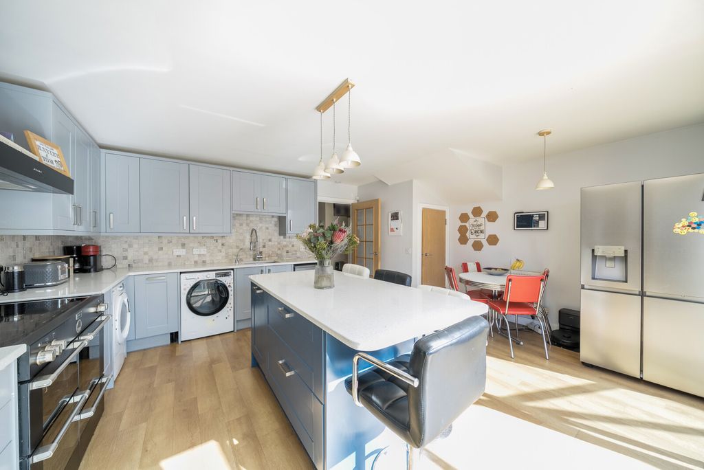 Property photo 2 of 19 1357730-7-68cd49B...