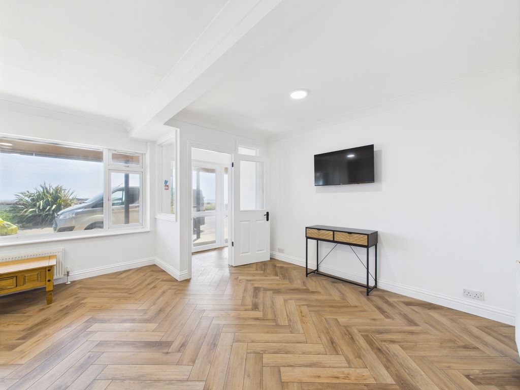 Property photo 1 of 8 Cam03519G0-Pr0303-Still003