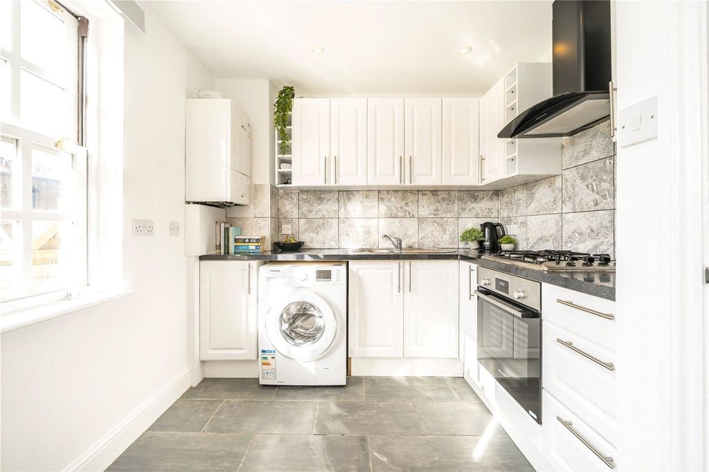 Property photo 3 of 12 Kitchen