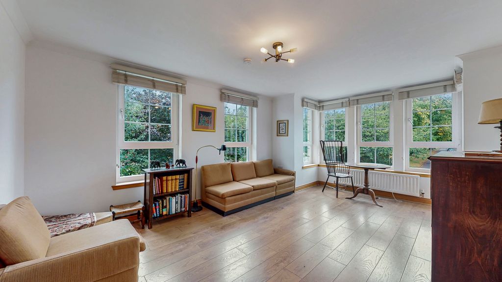 Property photo 3 of 34 17-Print-8 Chesterfield Avenue Flat 1.2_15