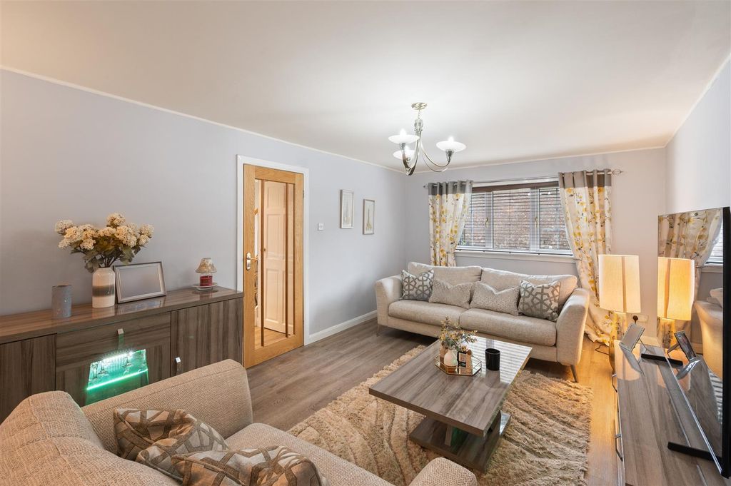 Property photo 2 of 47 18 Turnhigh Road 06.Jpg