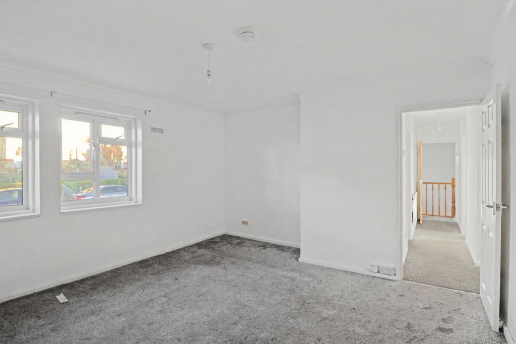 Property photo 3 of 13 29 Coronation Road, Portland, DT5 1Ey