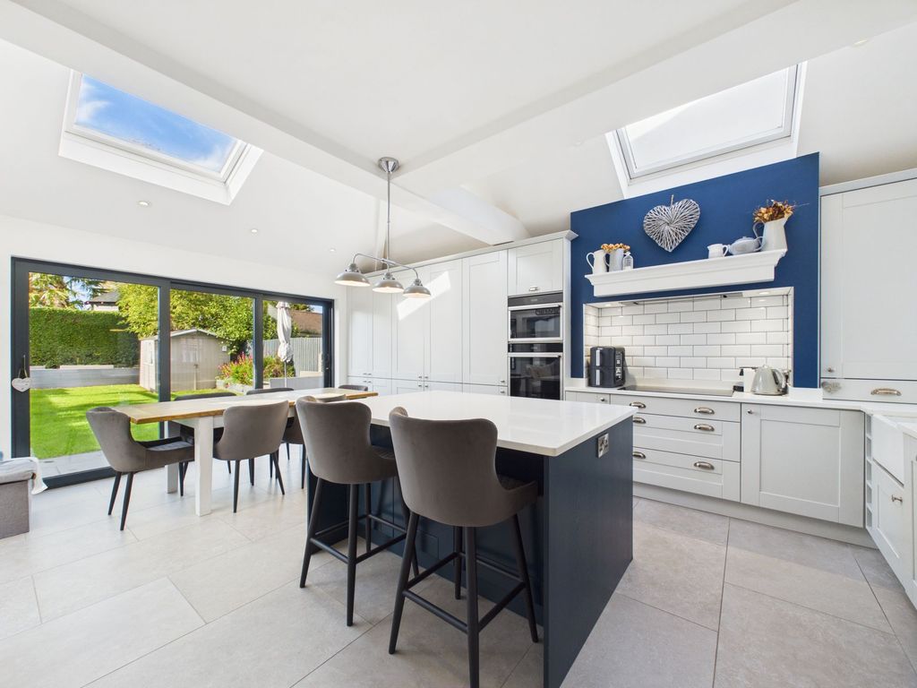 Property photo 2 of 20 Dining Kitchen