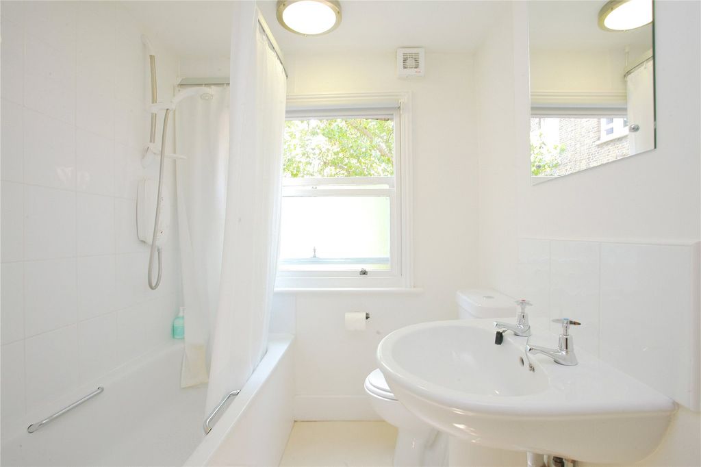 Property photo 3 of 4 Communal Bathroom