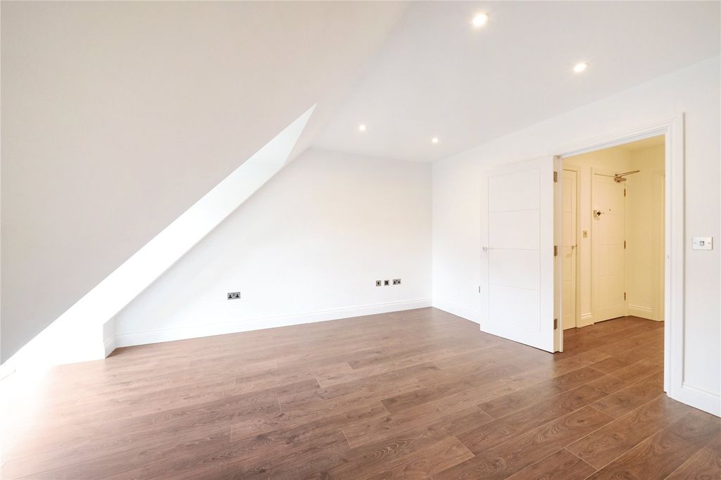 Property photo 2 of 10 Picture No. 03