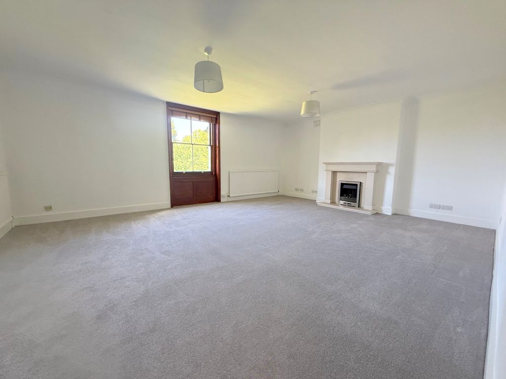 Property photo 2 of 8 Gallery