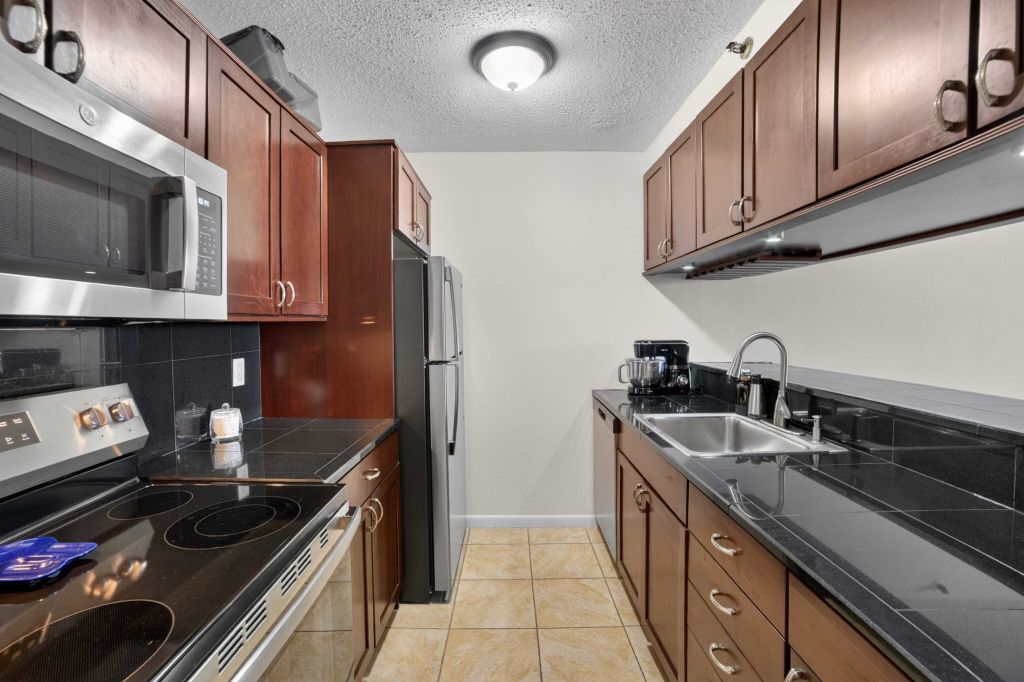 Property photo 1 of 30