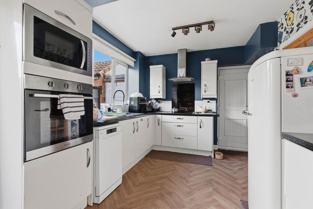 Property photo 3 of 23 Kitchen