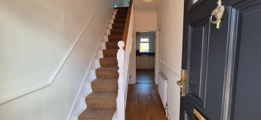 Property photo 2 of 17 Hallway