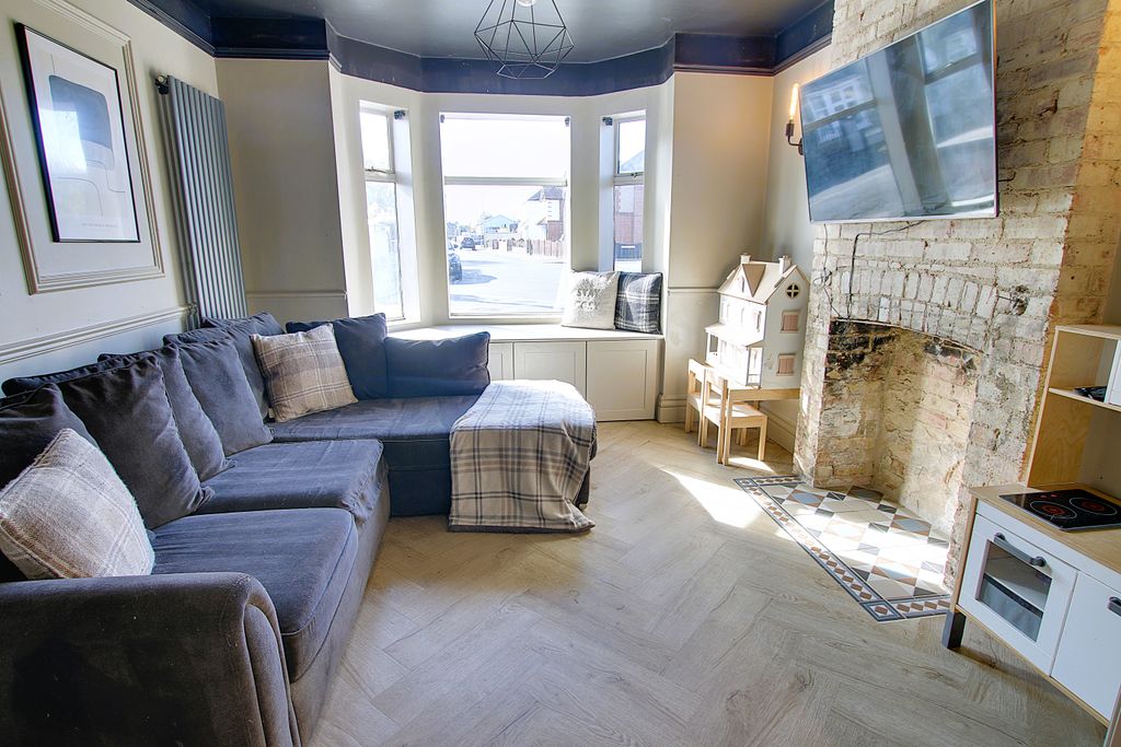 Property photo 2 of 20