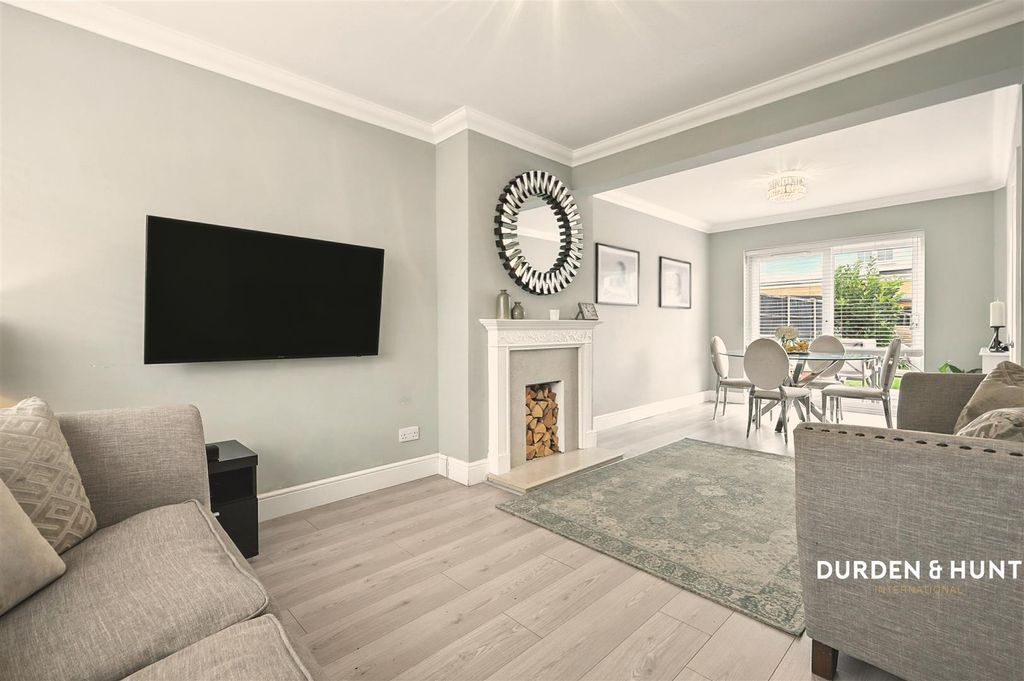 Property photo 3 of 23 Kenway