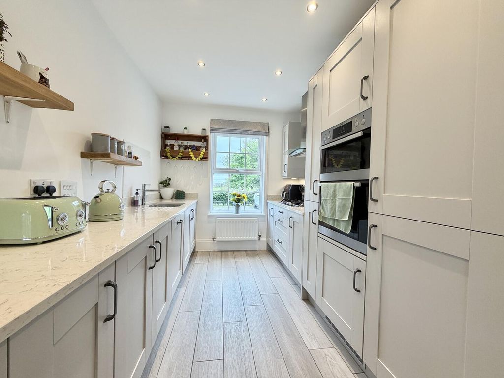 Property photo 2 of 24 Kitchen/Diner