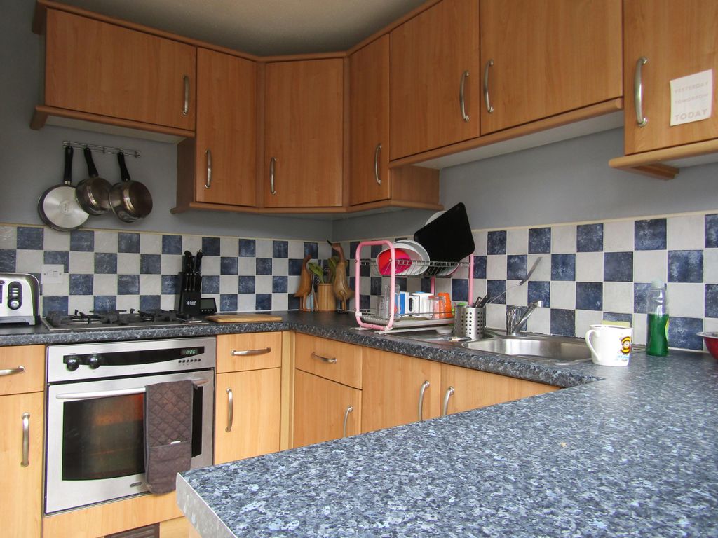 Property photo 2 of 8 Kitchen
