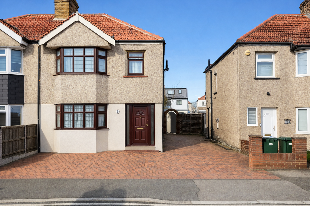 Property photo 1 of 12