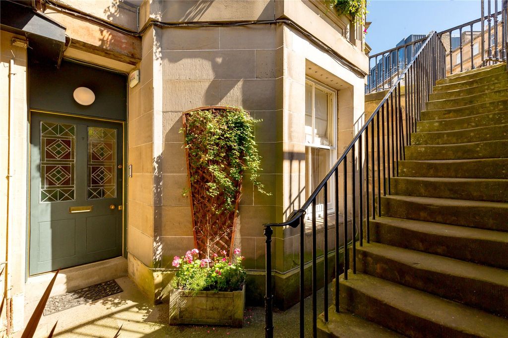 Property photo 2 of 24 Entrance
