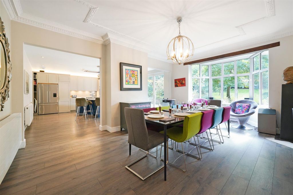 Property photo 2 of 27 Chartfield Avenue