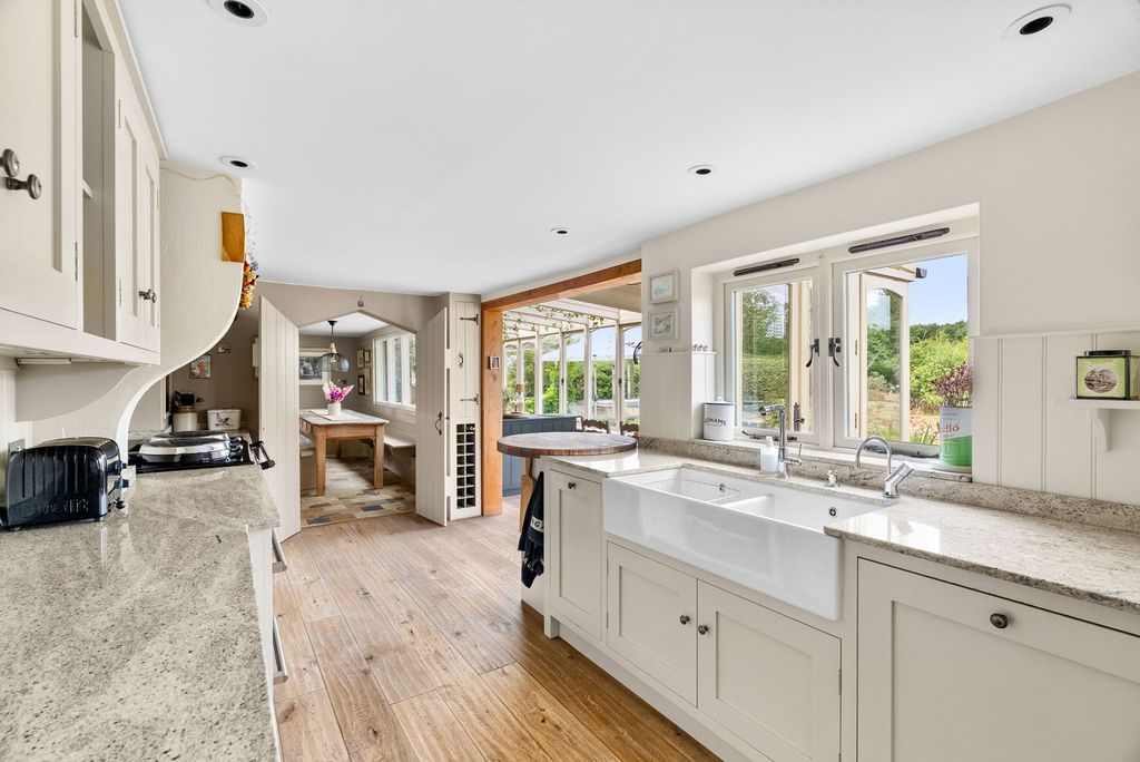 Property photo 2 of 40