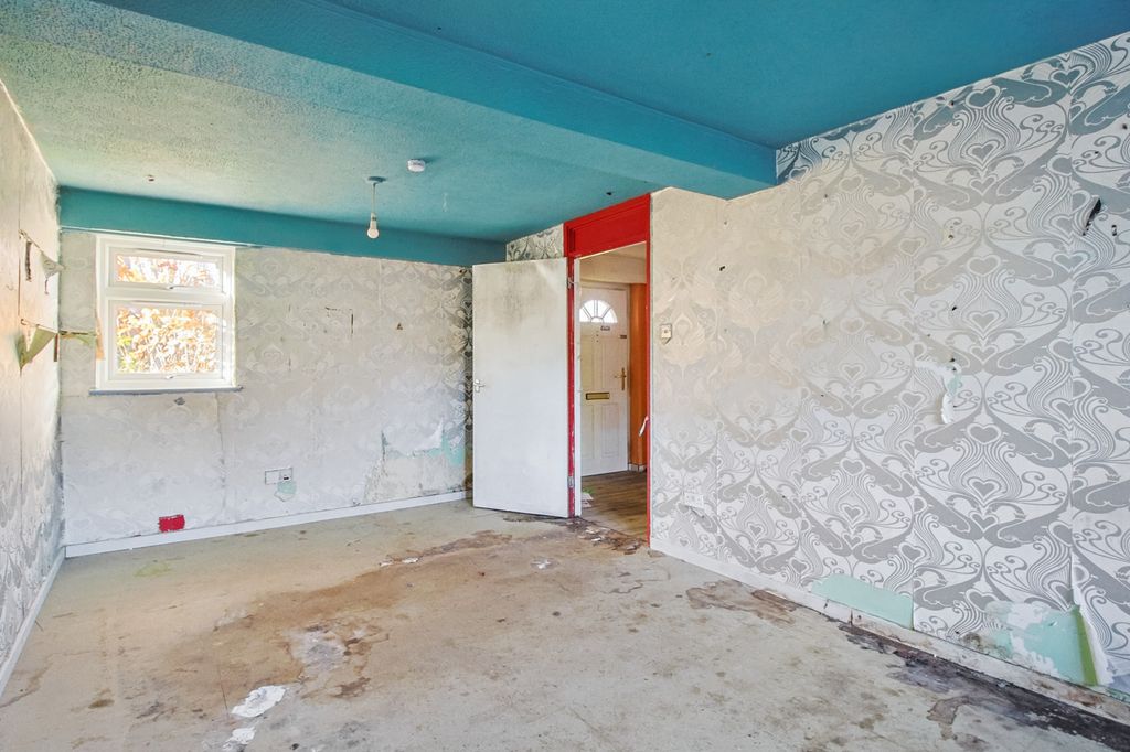 Property photo 3 of 18 242 Pilgrims Way, Andover, Sp10 5Hu