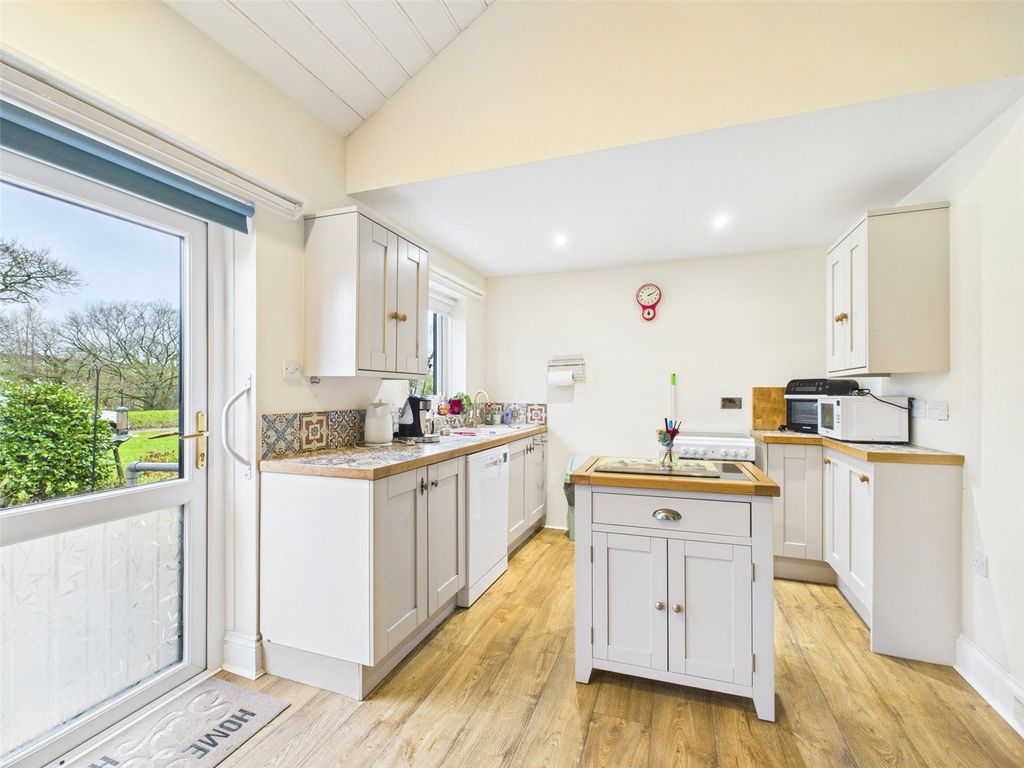 Property photo 3 of 10 Picture No. 11