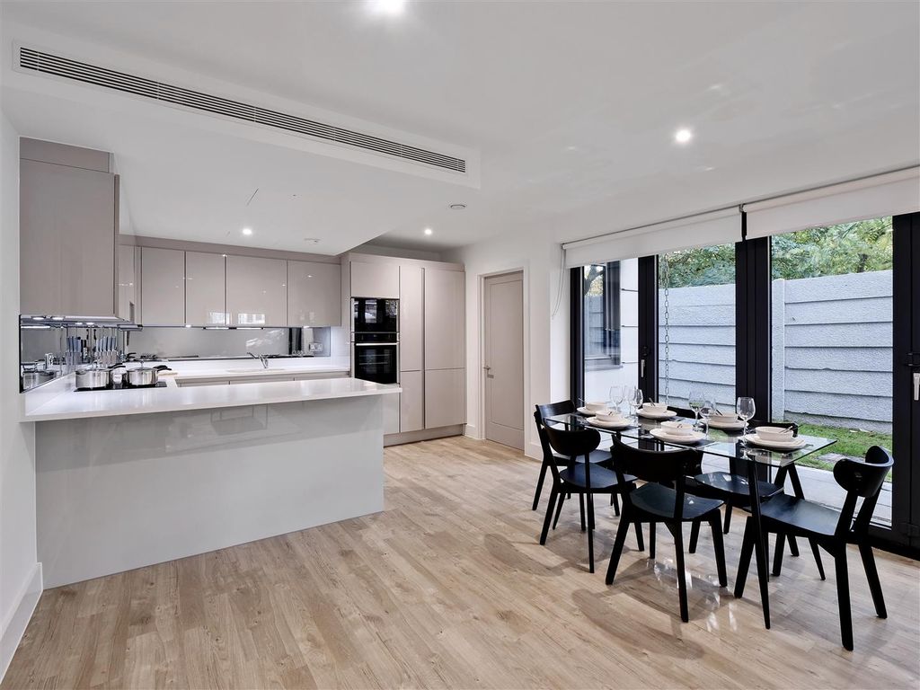 Property photo 3 of 14 3B77De78-3E42-482c-94d6-Dfbdb35Ea2Adosbp - 1,1 Rosebud Mews - 155.Jpg