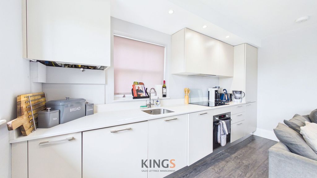 Property photo 3 of 18 Kitchen
