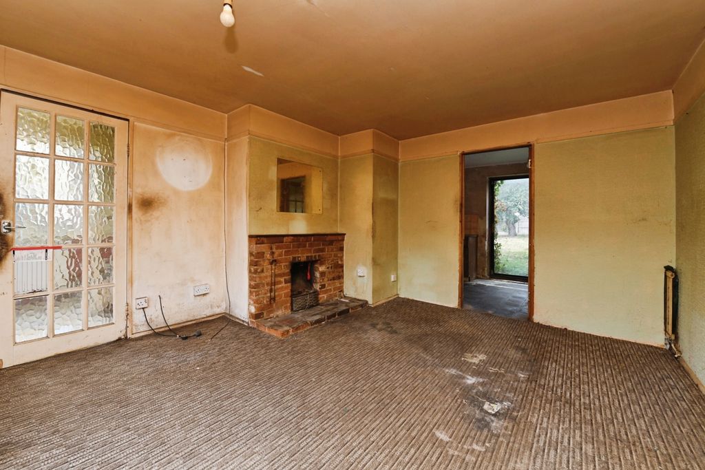 Property photo 3 of 19 Interior