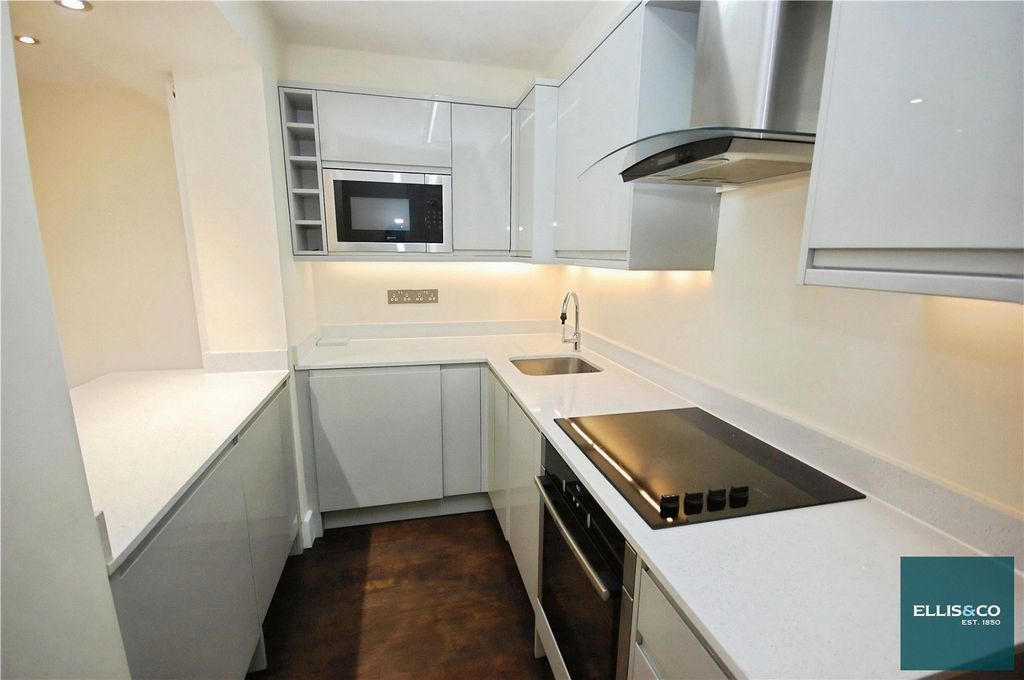 Property photo 2 of 8 Picture No. 21