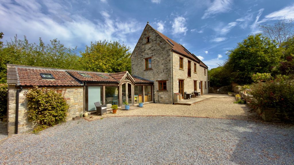 Property photo 1 of 33
