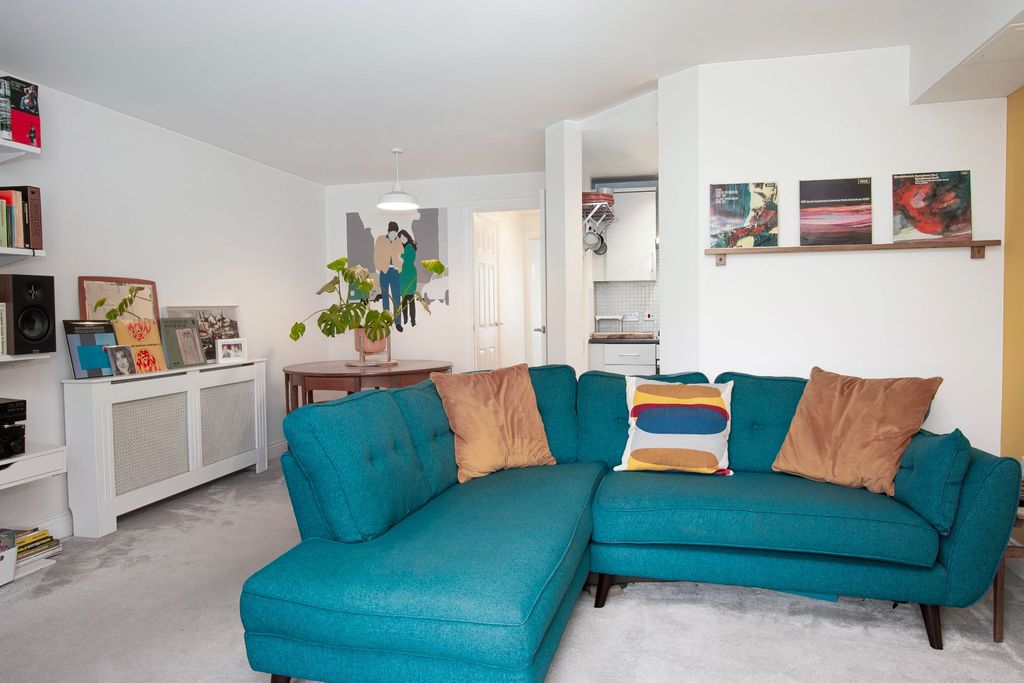 Property photo 2 of 9 Photograph 2