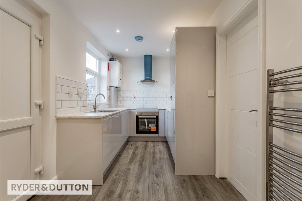 Property photo 3 of 18 Kitchen