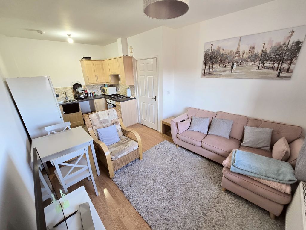 Property photo 2 of 9 Lounge Kitchen