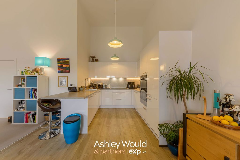 Property photo 3 of 24