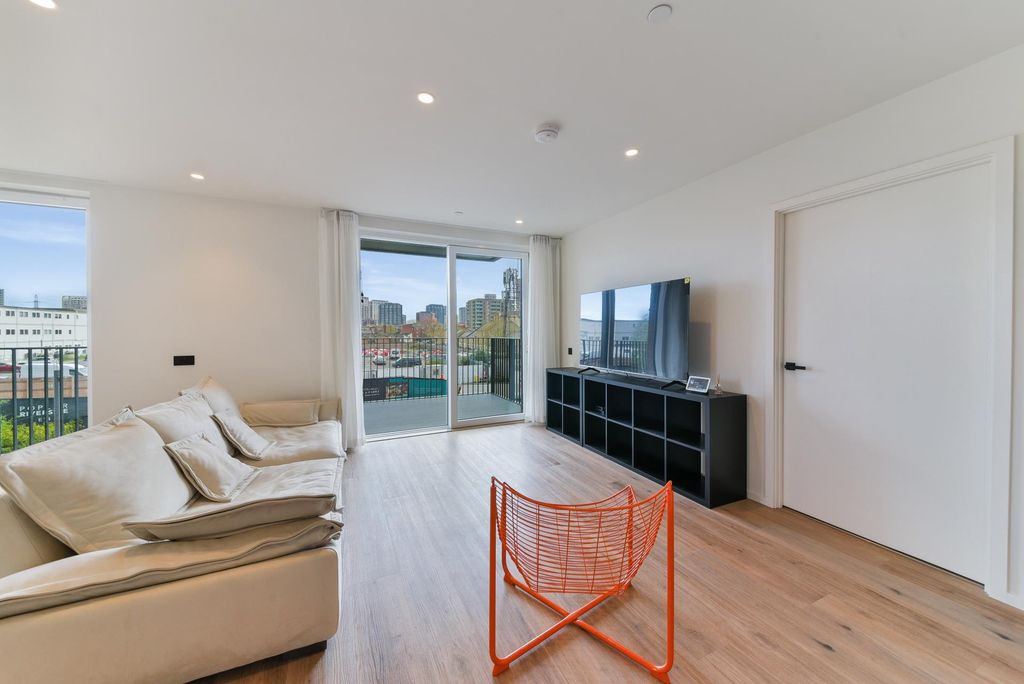 Property photo 1 of 9