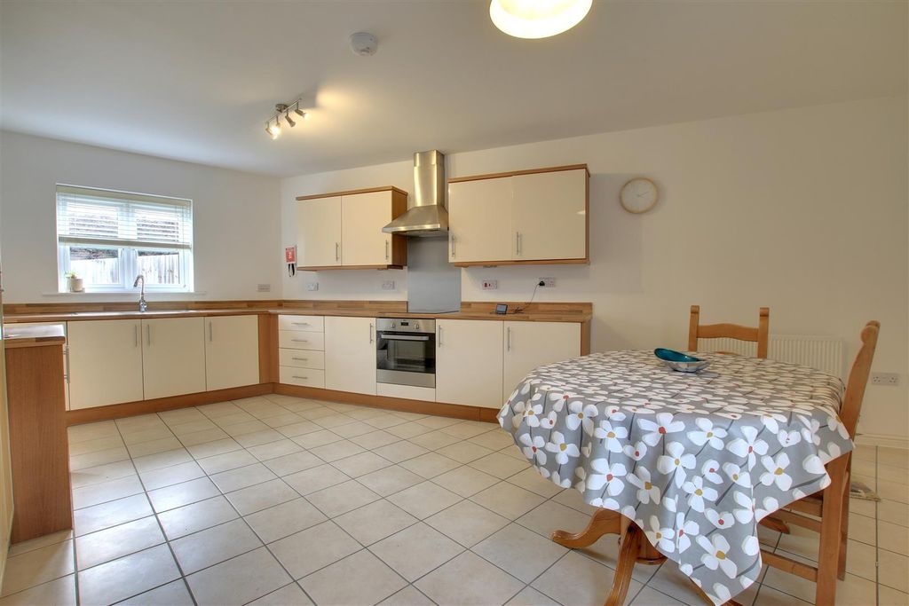 Property photo 3 of 9 Img_6694-Img_6696.Jpg