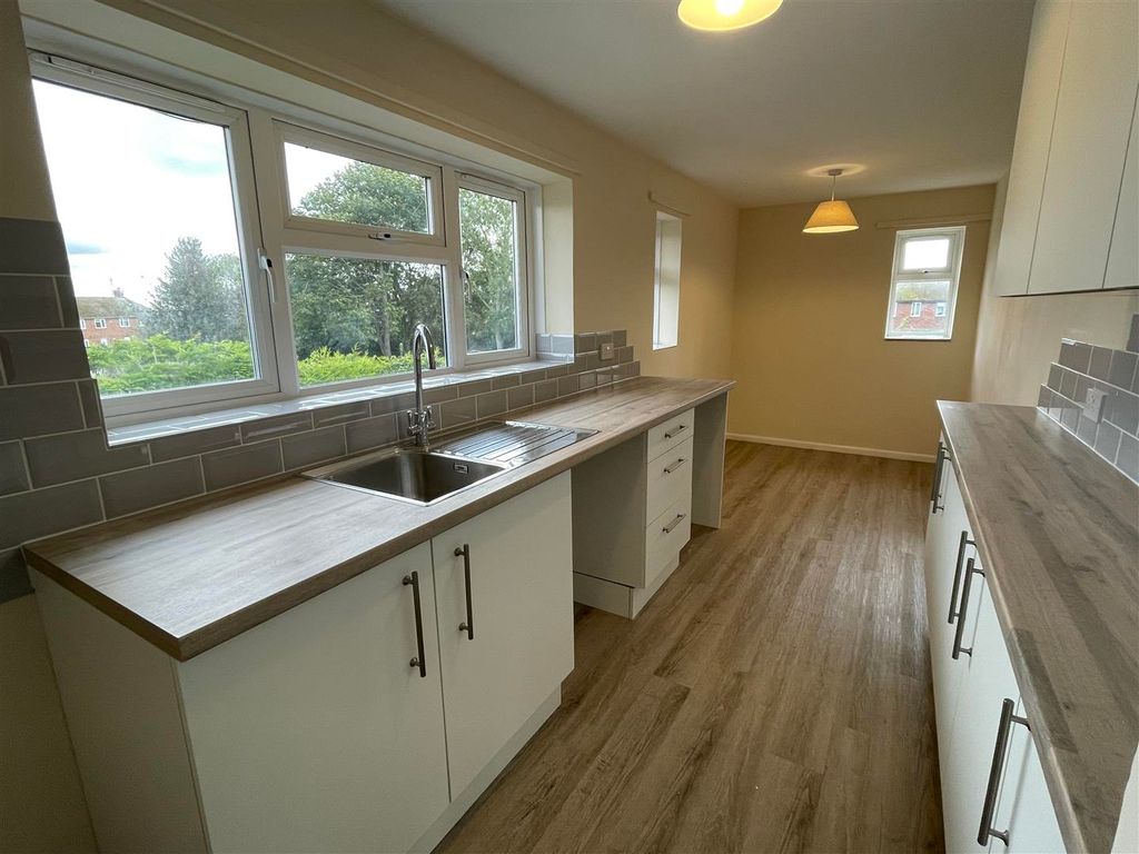 Property photo 1 of 6 Kitchen