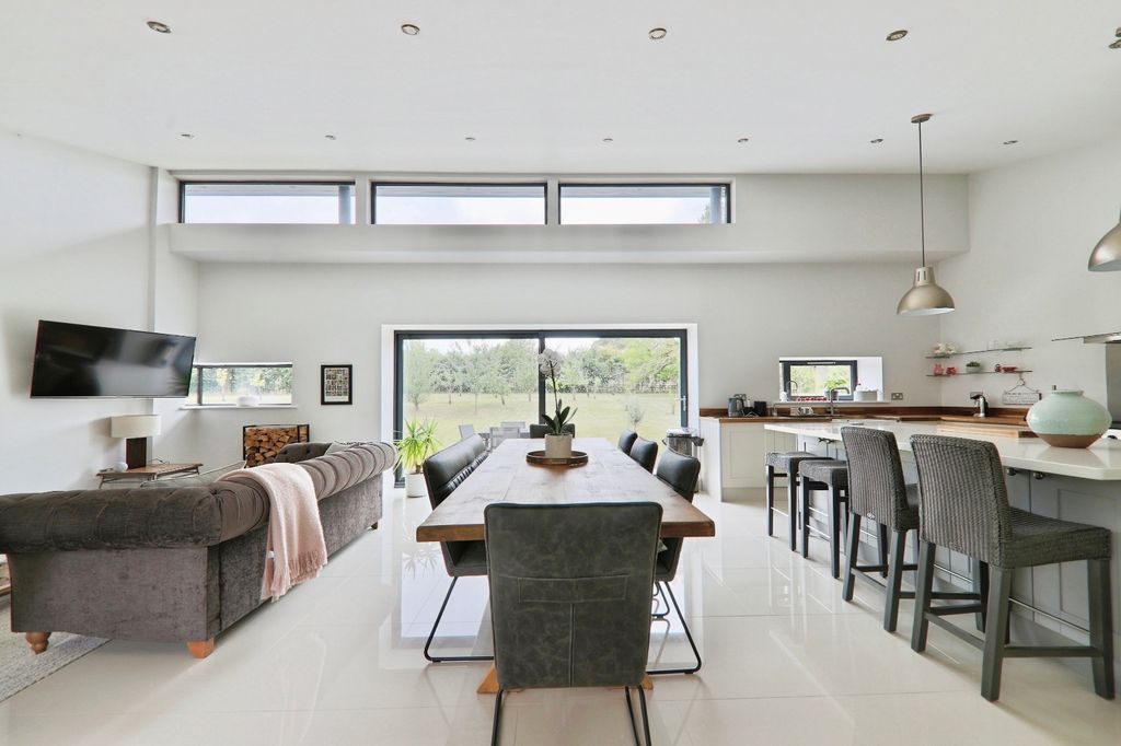 Property photo 3 of 24 4485948