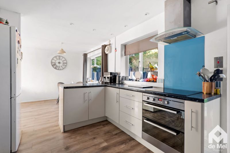 Property photo 2 of 11 Photo 7