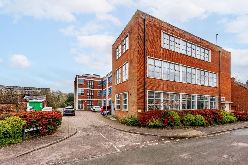 Property photo 1 of 12