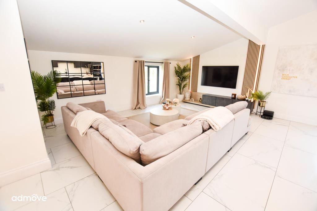 Property photo 3 of 45 Photo 35